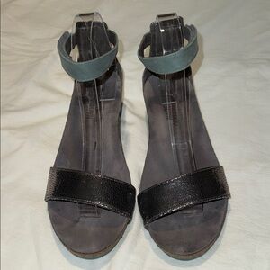 Naot Women's Pixie Sandal Silver /Sea Sterling Pristine